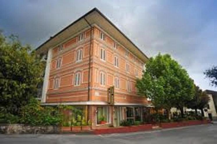 Hotel Casa Rossa Montecatini Terme Exterior foto